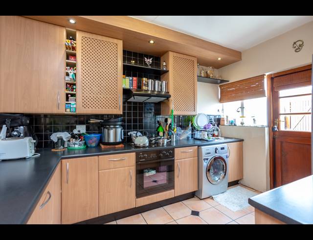 2 BEDROOM DUPLEX RENTED IN BERGVLIET